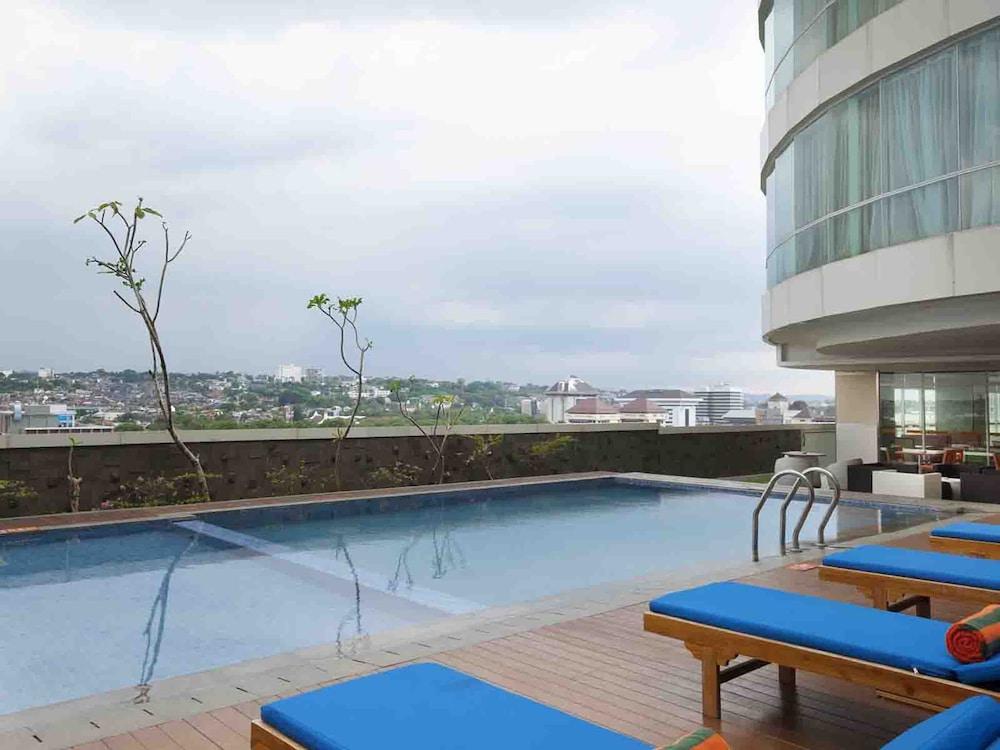Harris Hotel Sentraland Semarang Exterior photo