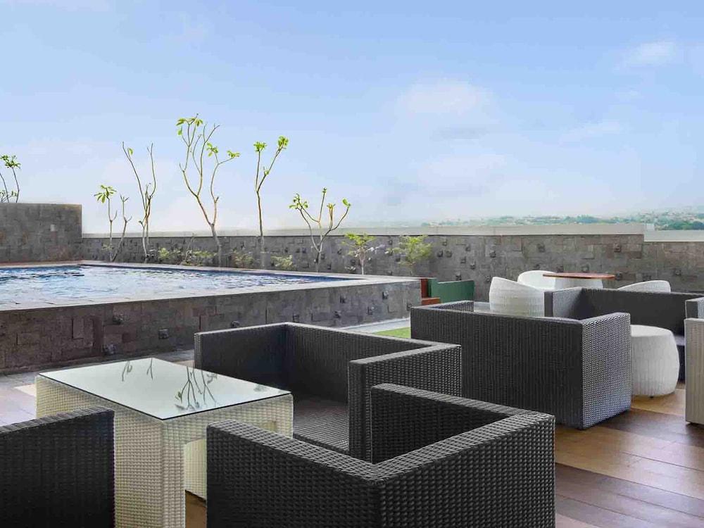 Harris Hotel Sentraland Semarang Exterior photo